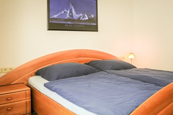 Monteurzimmer: Schlafzimmer 
entweder Doppelbett oder man kann das Bett trennen - Ferienwohnung Klenk 3