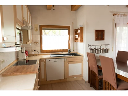 Monteurwohnung - Waschmaschine - Deutschland - Küche in der Monteurunterkunft in Neubulach im Landkreis Calw - Haus Feldblick Neubulach