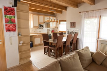 Monteurzimmer: Essbereich mit Sitzgruppe - Haus Feldblick Neubulach