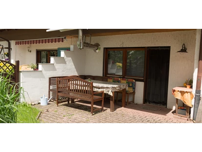 Monteurwohnung - Waschmaschine - Deutschland - Garten mit Sitzgruppe - Haus Feldblick Neubulach