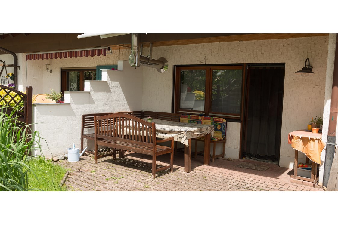 Monteurzimmer: Garten mit Sitzgruppe - Haus Feldblick Neubulach