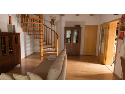 Monteurwohnung - Waschmaschine - Deutschland - Wendeltreppe nach oben - Haus Feldblick Neubulach