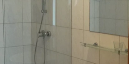 Monteurwohnung - Parkplatz: eigener Parkplatz vorhanden - Österreich - Dusche  - Vermietung Muck