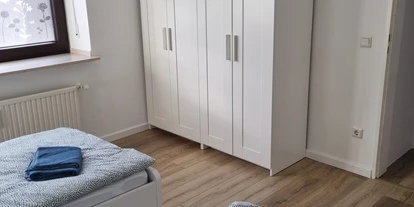 Monteurwohnung - PLZ 42697 (Deutschland) - Schlafzimmer - Monteurswohnung TAKAppartement Dormagen EG