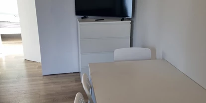 Monteurwohnung - PLZ 42697 (Deutschland) - Essbereich/ TV - Monteurswohnung TAKAppartement Dormagen OG