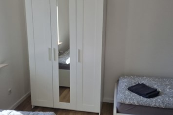 Monteurzimmer: Schlafzimmer - Monteurswohnung TAKAppartement Dormagen OG