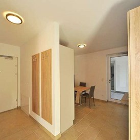 Monteurzimmer: 90+ Monteurzimmer in Klagenfurt, Einzelbetten, Parkplätze, WIFI, Küchen