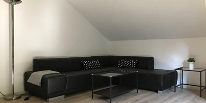 Monteurwohnung - Bad Teinach-Zavelstein - Wohnzimmer mit TV - Ferienwohnung Seerose Bad Wildbad i. Schwarzwald