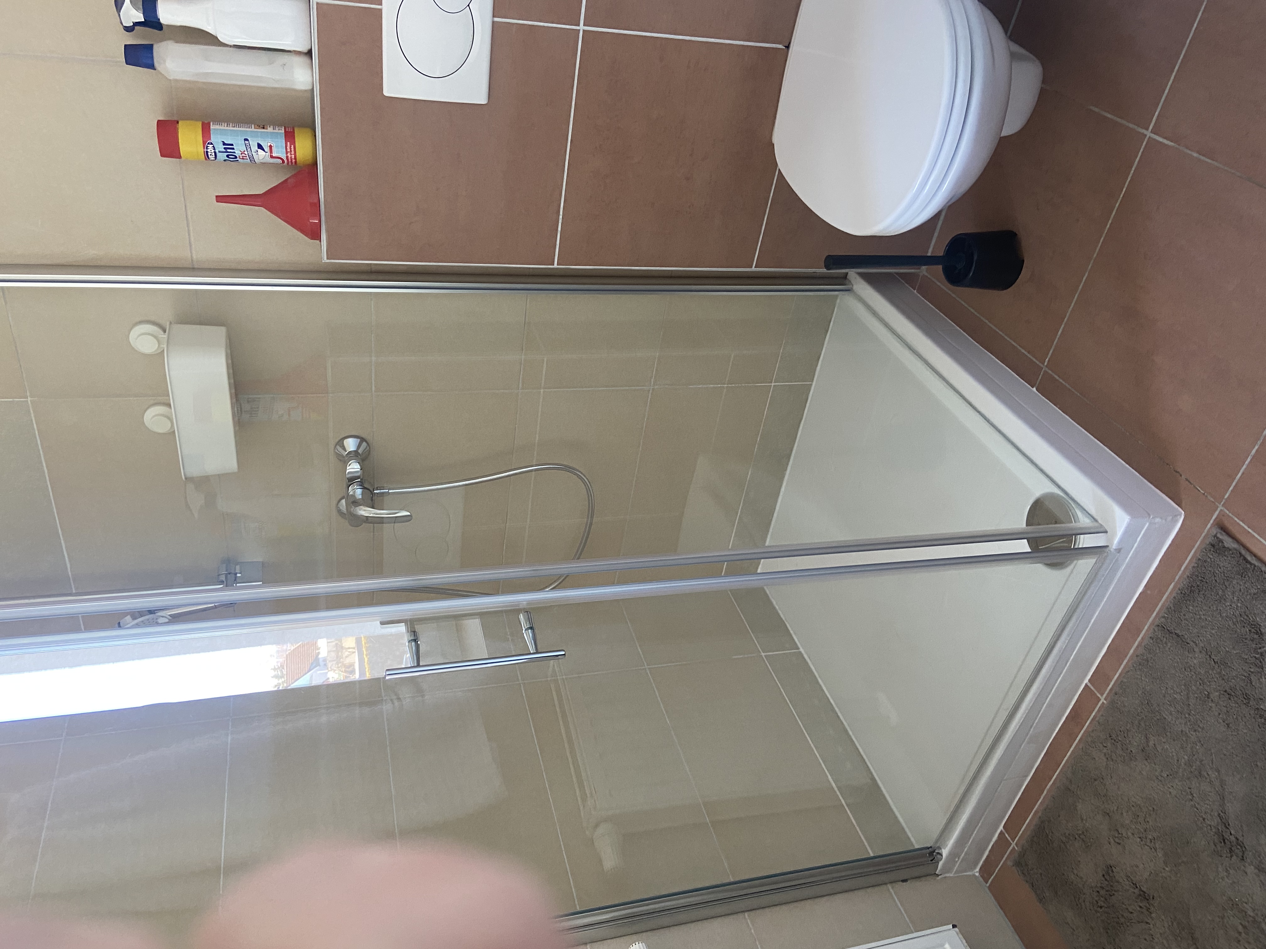 Monteurwohnung - PLZ 9062 (Österreich) - Badezimmer mit Dusche und WC - Zimmer/Apartments für Monteure