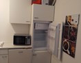 Monteurzimmer: Küche mit Kühlschrank und Gefrierfach, Microwelle, Geschirrspüler - Schwarzwald Anna-Lena