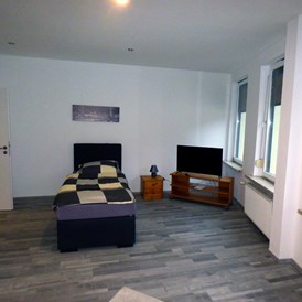 Monteurzimmer: Wohn-Schlaf-Bereich 2.OG - Modernisierte Appartements