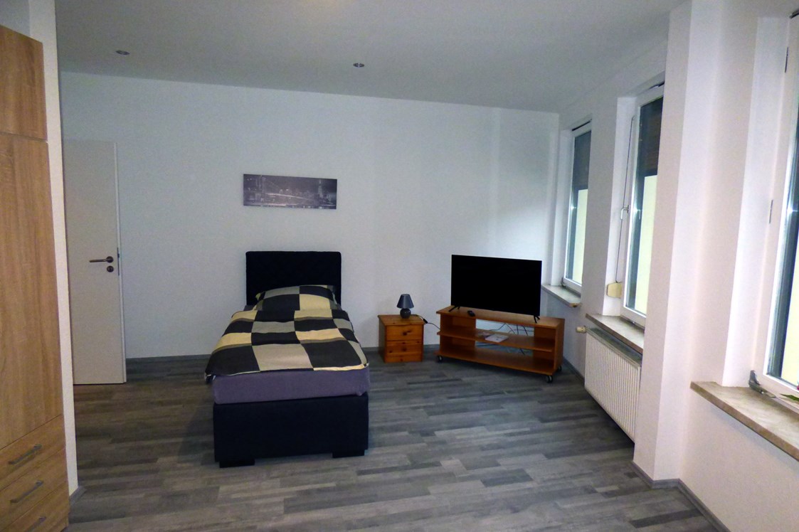 Monteurzimmer: Wohn-Schlaf-Bereich 2.OG - Modernisierte Appartements