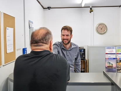 Monteurwohnung - PLZ 21035 (Deutschland) - Begrüßung an der Rezeption - K357 - Monteurzimmer Hamburg