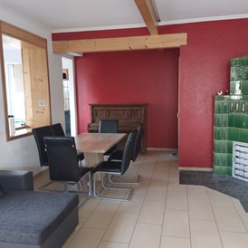 Monteurwohnung: Großzügiger Wohn/Essbereich mit angrenzender Küche  - Monteurwohnung Weber  "Haus Sonne" Rudolstadt