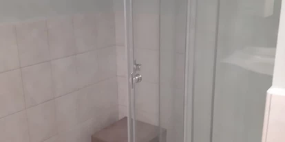 Monteurwohnung - Parkplatz: eigener Parkplatz vorhanden - Österreich - Bad/Dusche - Privat Zimmer in Eichgraben / Monteurzimmer