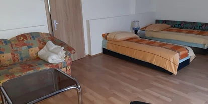 Monteurwohnung - Parkplatz: eigener Parkplatz vorhanden - Österreich - 2 Bettzimmer - Privat Zimmer in Eichgraben / Monteurzimmer