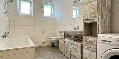 Monteurwohnung - Zimmertyp: Mehrbettzimmer - Rieden (Amberg-Sulzbach) - Badezimmer - Moderne Monteurwohnung / Übergangswohnung (SAD191)