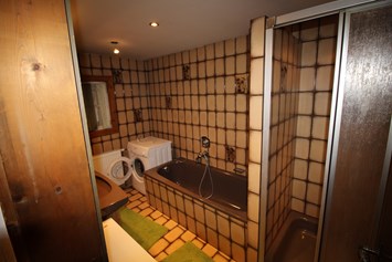 Monteurzimmer: mit Badewanne, Dusche und Waschmaschine  - Arbeiterwohnung Haiming