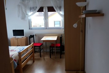 Monteurzimmer: Monteurzimmer Feuchtwangen - EZ, m.Küchenbenütz., Dusche, WC