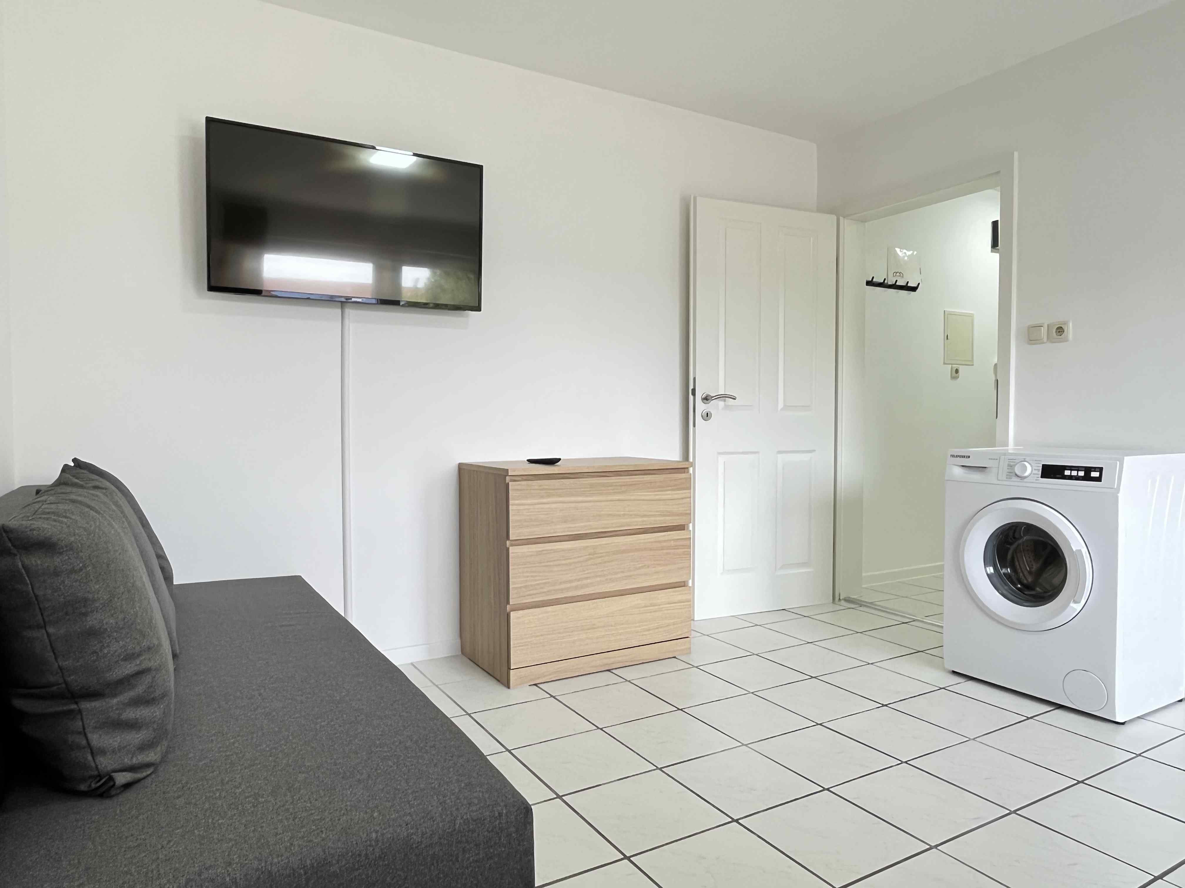 Monteurwohnung - Schwandorf - Küche, Wohnbereich - Kleine Monteurwohnung mit Balkon (SAD153)