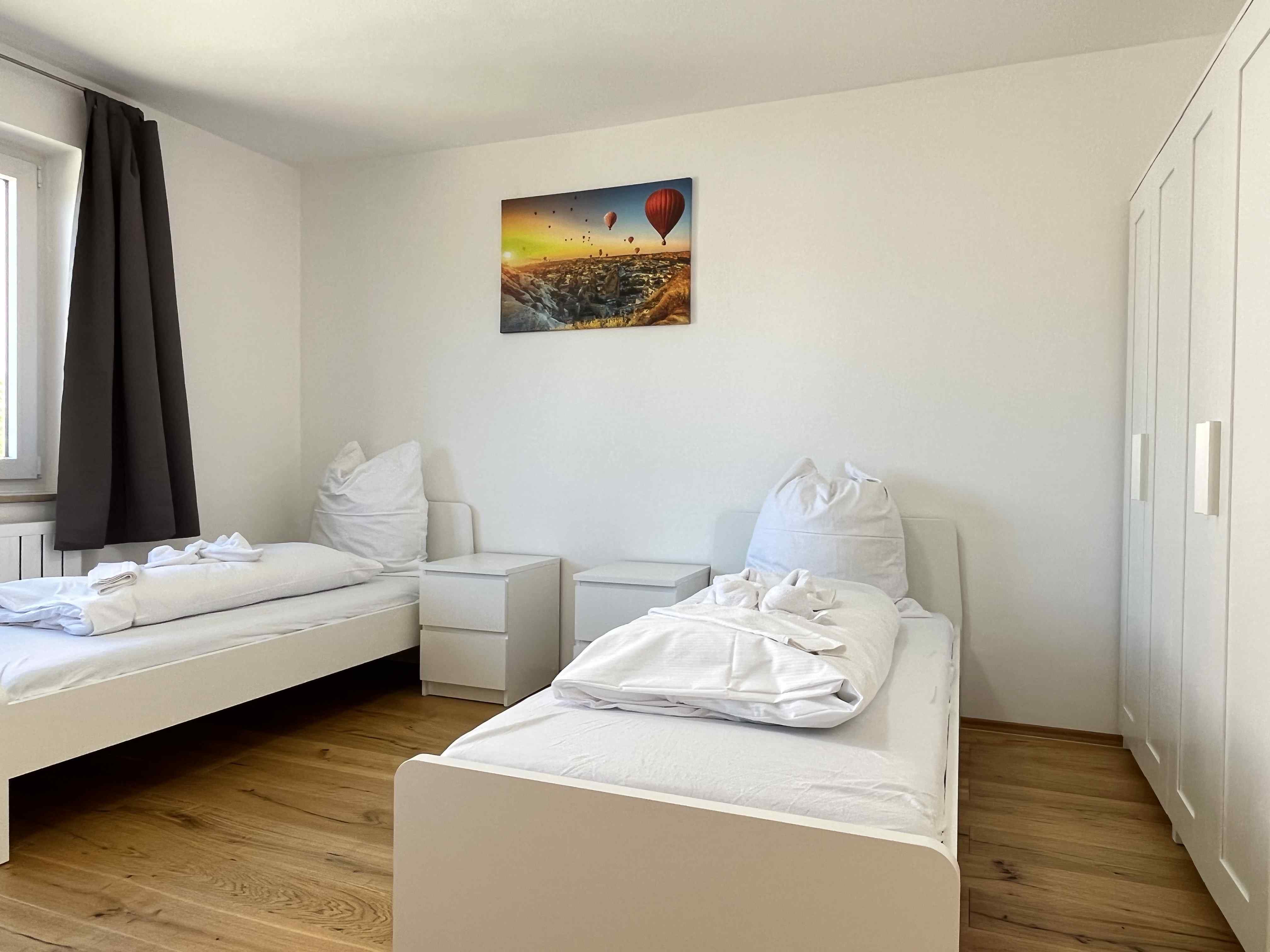 Monteurwohnung - Schwandorf - Schlafzimmer - Moderne Monteurwohnung mit Balkon (SAD154)