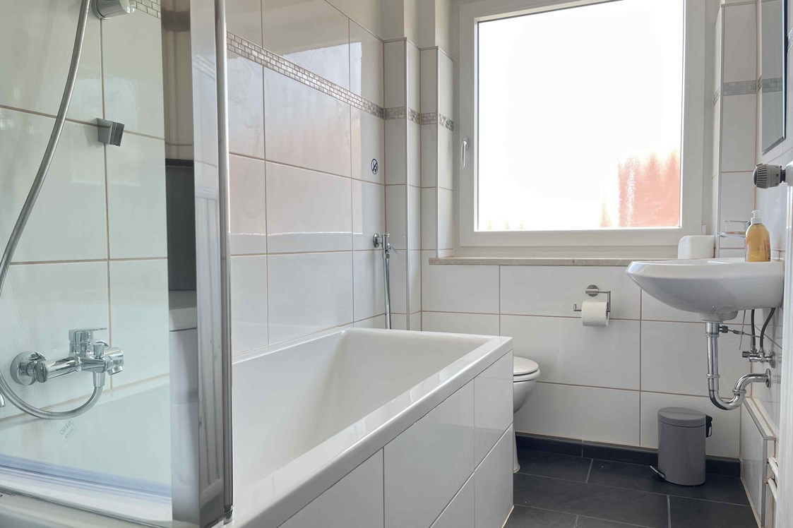 Monteurzimmer: Badezimmer - Moderne Monteurwohnung mit Balkon (SAD154)