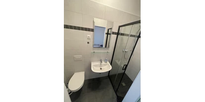Monteurwohnung - TV - Brandenburg - Badezimmer (in allen Zimmern identisch) - Unterkunft Kalkwitz