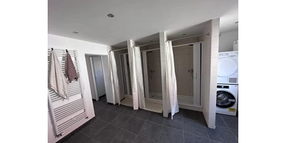 Monteurwohnung - PLZ 89365 (Deutschland) - Badezimmer 3 Duschen, Waschmaschine und Trockner zur freien Nutzung  - Haus am Krähenbach