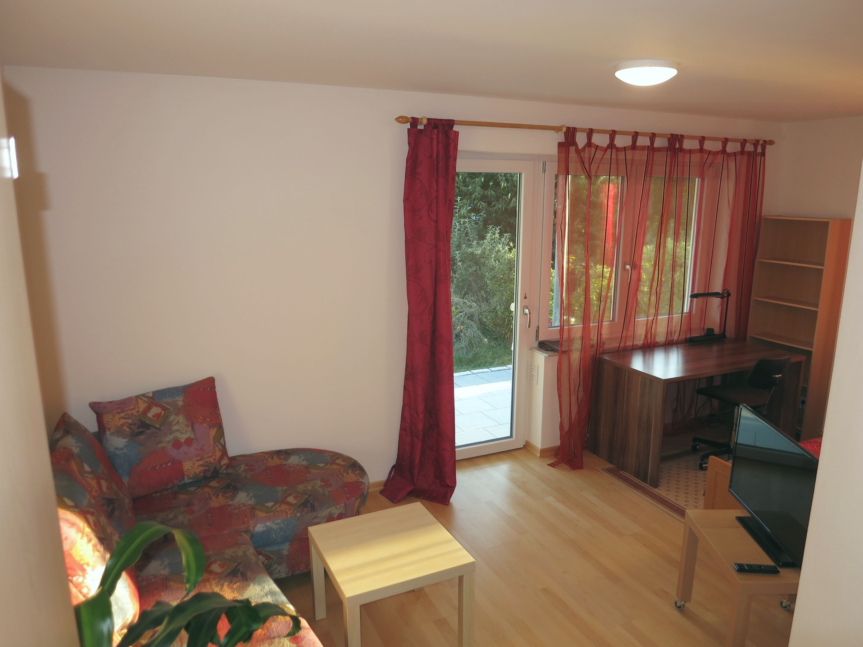 Monteurwohnung - PLZ 74226 (Deutschland) - Terrassen-Zimmer 1 - Voll möbliertes Zimmer mit separatem Bad in 2er-WG