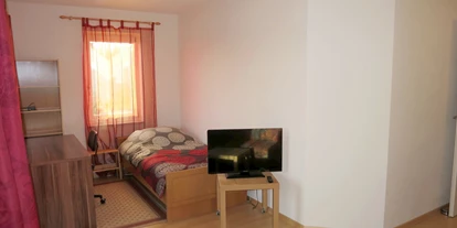 Monteurwohnung - Haßmersheim - Terrassen-Zimmer 2 - Voll möbliertes Zimmer mit separatem Bad in 2er-WG