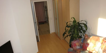 Monteurwohnung - Haßmersheim - Terrassen-Zimmer 3 - Voll möbliertes Zimmer mit separatem Bad in 2er-WG