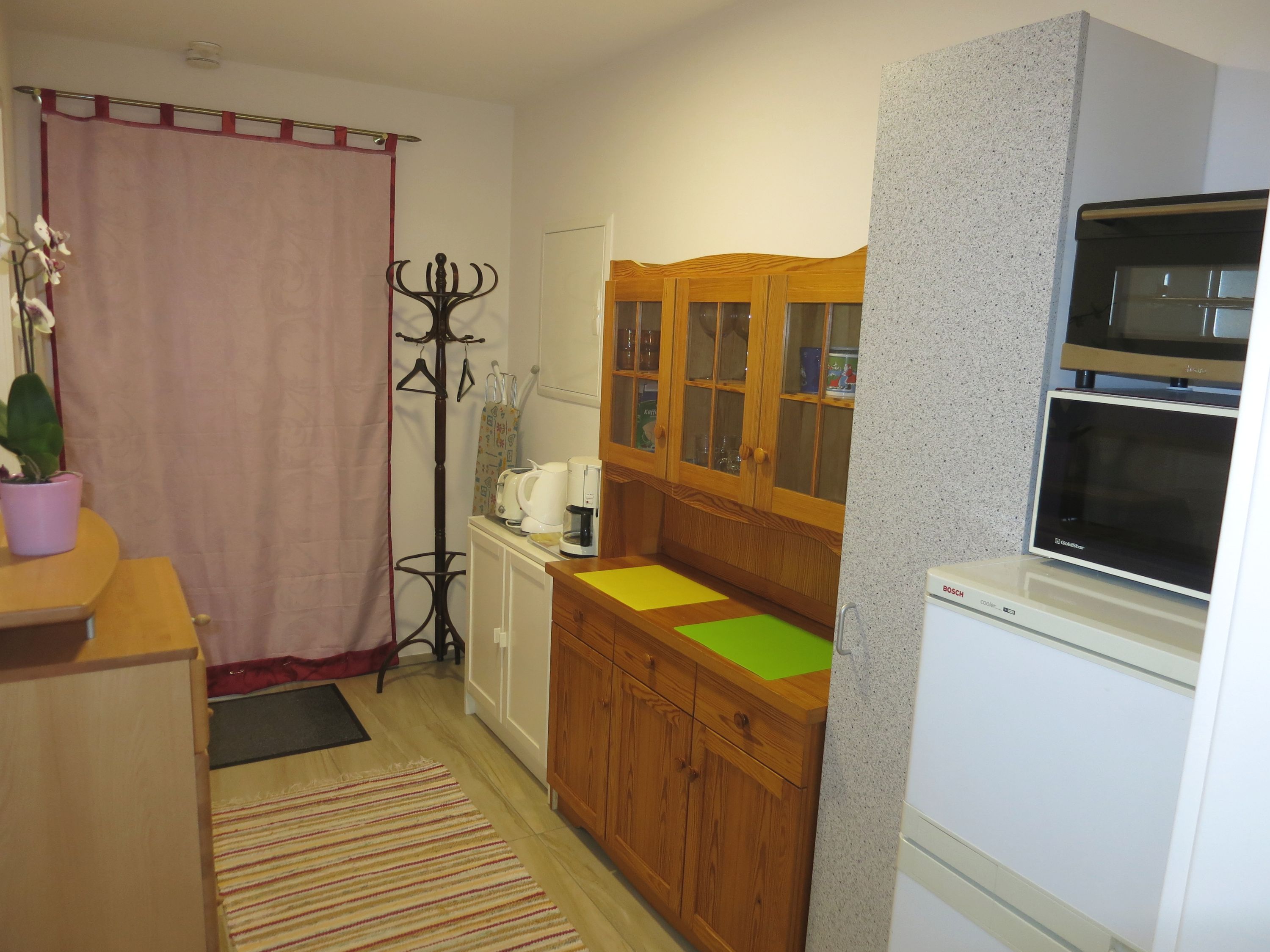 Monteurwohnung - PLZ 74226 (Deutschland) - Teeküche - Voll möbliertes Zimmer mit separatem Bad in 2er-WG