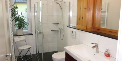 Monteurwohnung - Haßmersheim - Bad für die WG - Voll möbliertes Zimmer mit separatem Bad in 2er-WG