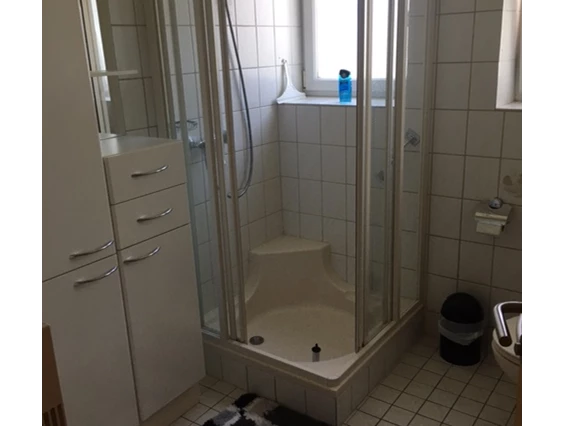 Monteurzimmer: Blaues Haus