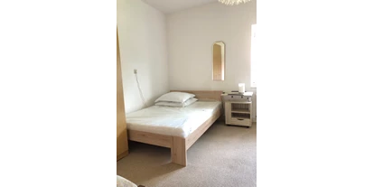 Monteurwohnung - Bettwäsche: Bettwäsche gegen Gebühr - Deutschland - Schlafzimmer 1 - Landhaus Luzia