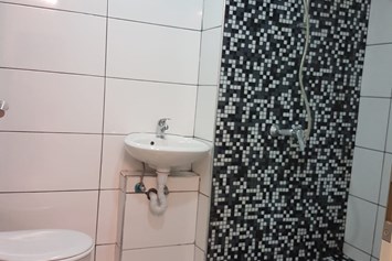 Monteurzimmer: Badezimmer mit Dusche - Wohnstüble 13
