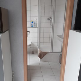 Monteurzimmer: DG Apartment mit DU/WC Single-Küche in Moers