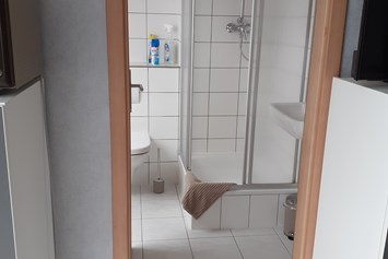 Monteurzimmer: Doppelzimmer mit DU/WC Single-Küche in Moers