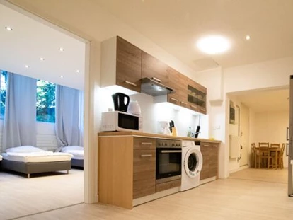 Monteurwohnung - Art der Unterkunft: Apartment - Österreich - Es werden Betten in einem neu restauriertem Haus und kompletter Top- Ausstattung  im Herzen Wiens vermietet. 
Die Wohnung ist in etwa 200 qm groß. 
Auf Wunsch stellen wir ebenfalls ein Zimmerservice zur Verfügung. 
Eine neu und mit allen Geräten ausgestattete Küche wurde ebenfalls montiert. 
Wir freuen uns auf Ihre Anfragen und stehen Ihnen bei Fragen sowohl per mail als auch telefonisch zur Verfügung. - Monteurhaus Praterstern