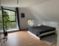 Monteurzimmer: Schlafzimmer1   21qm
1 Doppelbett 160x200cm
Zustellbett möglich - Monteur beim Fuchsbau