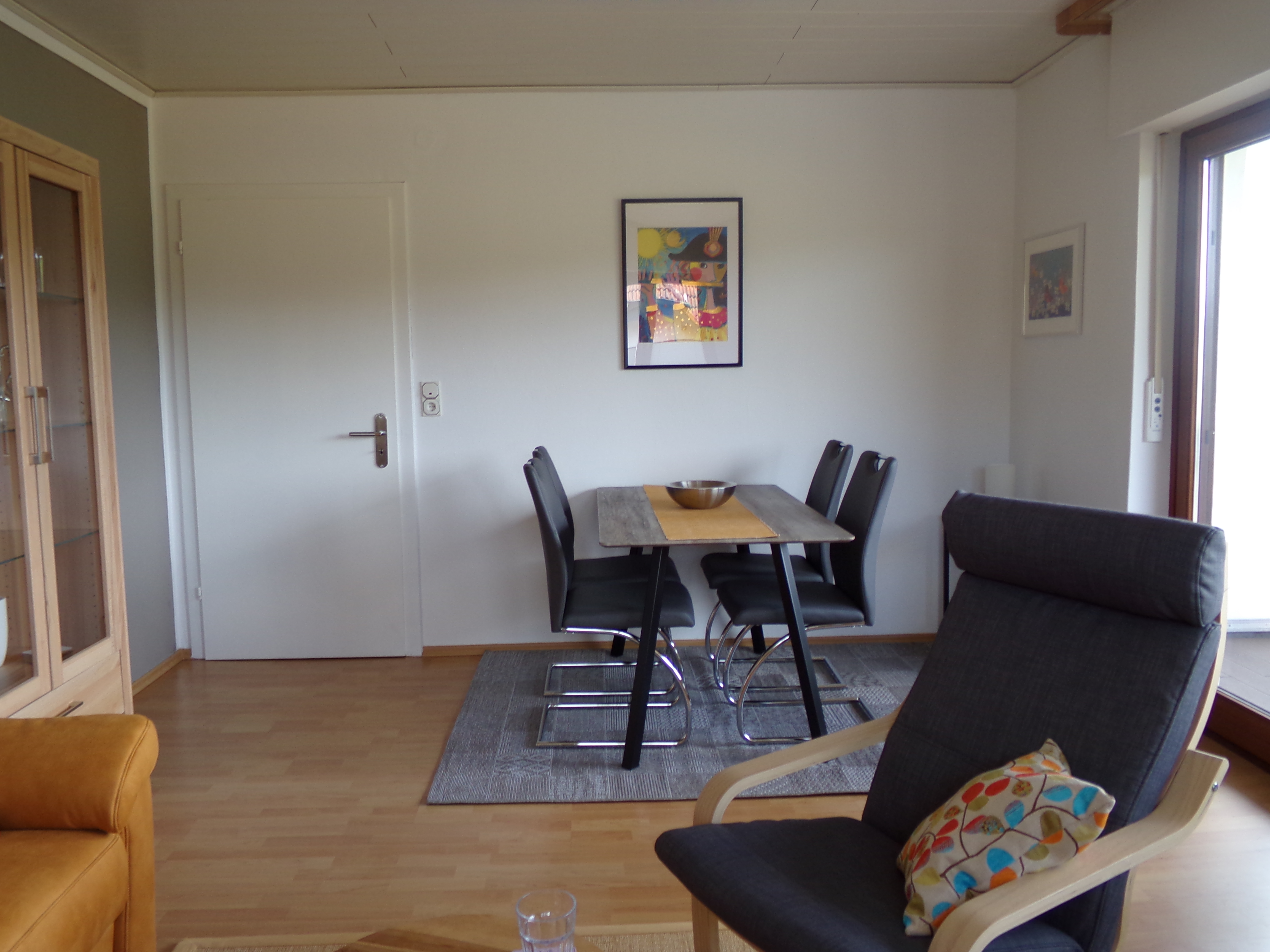 Monteurzimmer: Wohnzimmer mit Essbereich - Karin Stoltenhoff