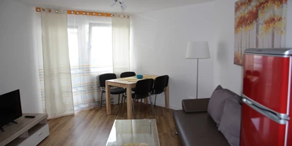 Monteurwohnung - Kronau Walldorf Bretten Kraichtal - Wohnzimmer - gemütliche moderne Wohnung / Monteurzimmer Nähe Heidelberg