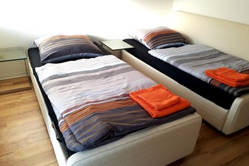 Monteurzimmer: Schlafzimmer Nr 1
Die Betten können separat gestellt werden. - gemütliche moderne Wohnung / Monteurzimmer Nähe Heidelberg