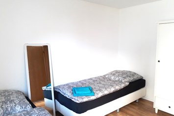 Monteurzimmer: Schlafzimmer Nr 2 - gemütliche moderne Wohnung / Monteurzimmer Nähe Heidelberg