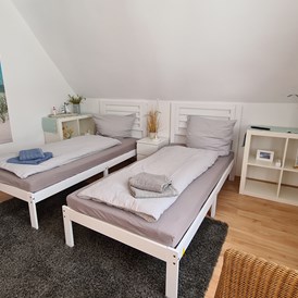Monteurzimmer: Schlaf- Wohnbereich - Ruhige Wohnung mit großem Balkon