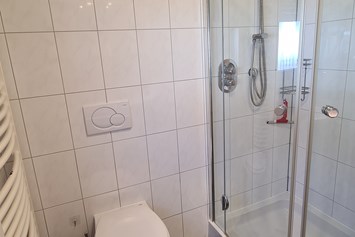 Monteurzimmer: Badezimmer/WC - Ruhige Wohnung mit großem Balkon