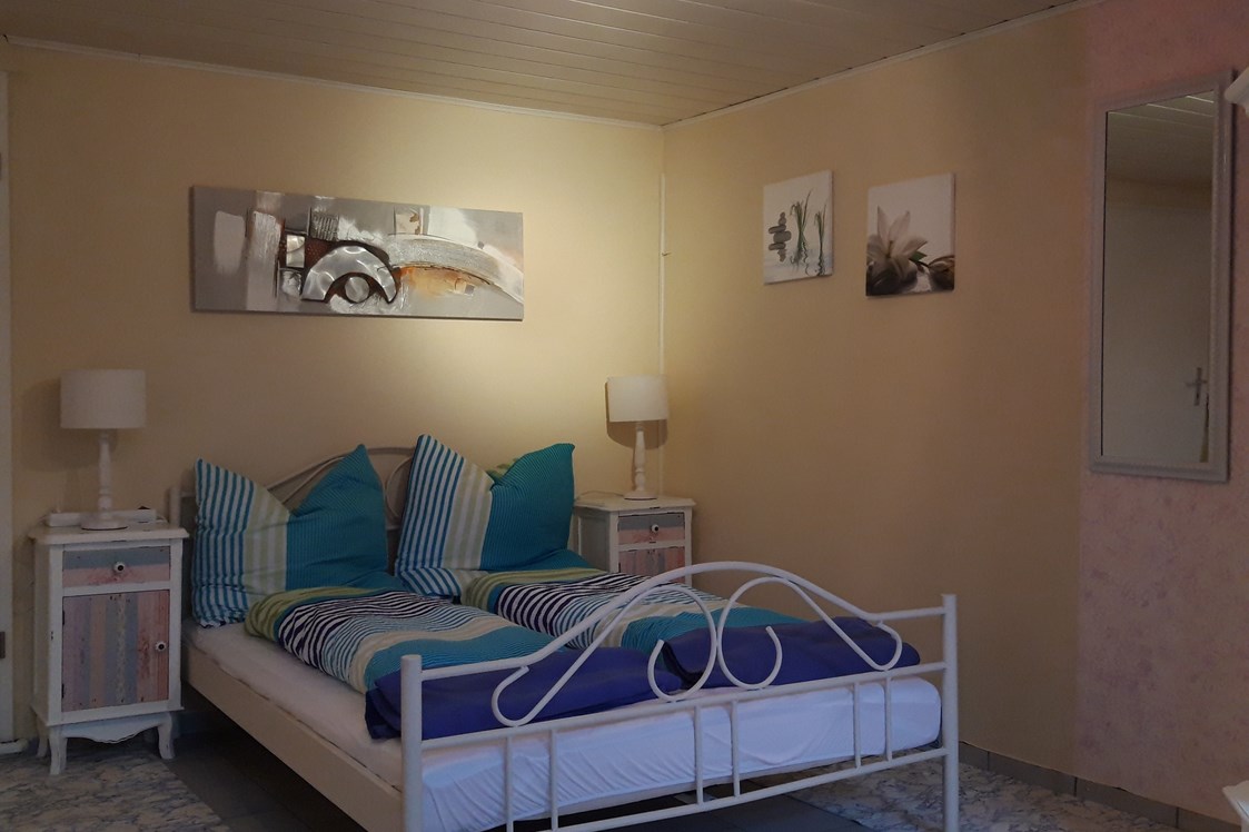 Monteurzimmer: Doppelbett auch als Einzelbett möglich. - Zimmer und Ferienwohnungen Spiess
