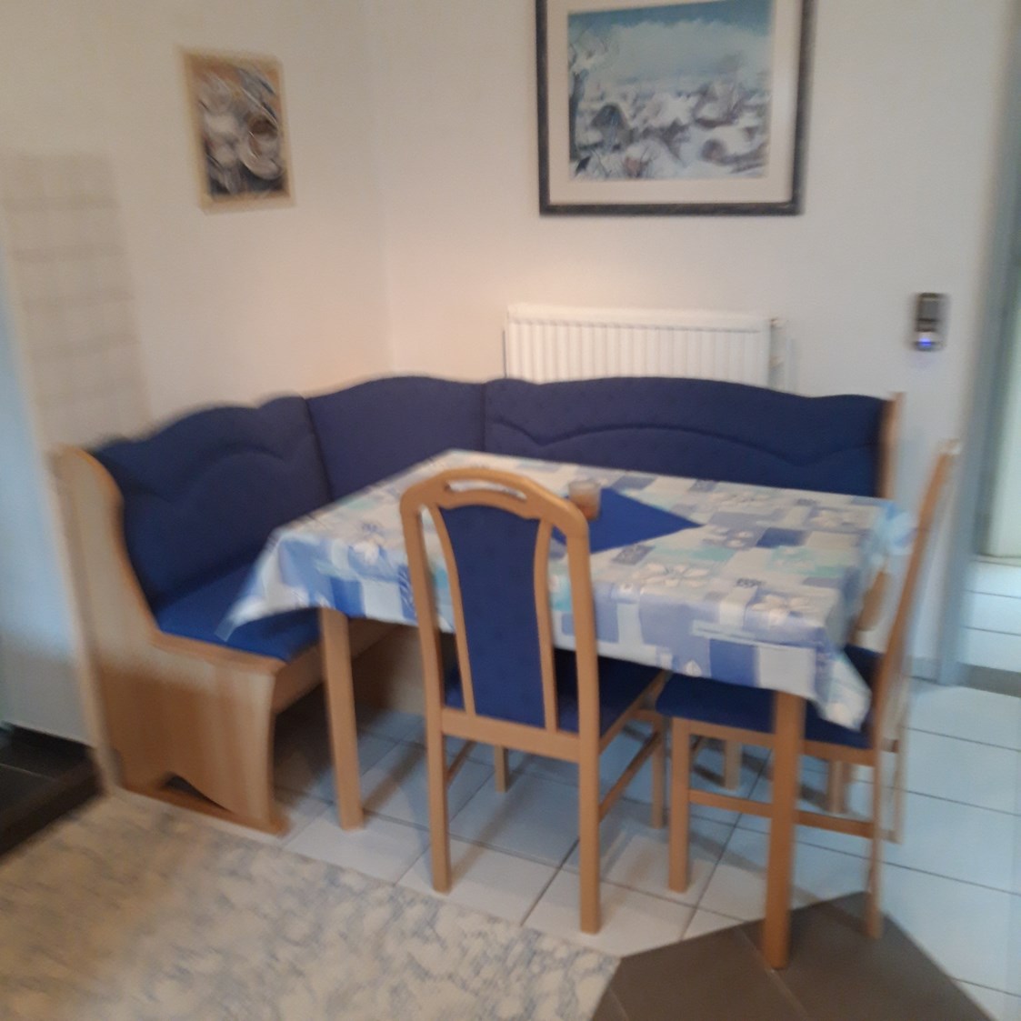 Monteurzimmer: Küche mit Sitzecke - Zimmer und Ferienwohnungen Spiess