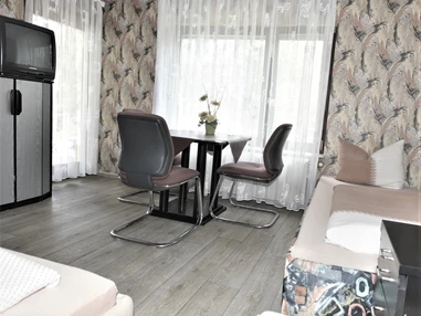 Monteurzimmer: Beispiel: BU-7-8Bett  Wohn-Obj - 5-6 + 7-8 Bett-Monteur-Wohnungen, Mehrbettzimmer