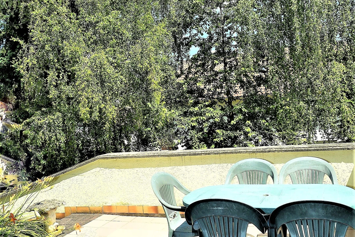 Monteurzimmer: Terrasse  v.  BU-Wohn-Obj- - 5-6 + 7-8 Bett-Monteur-Wohnungen, Mehrbettzimmer